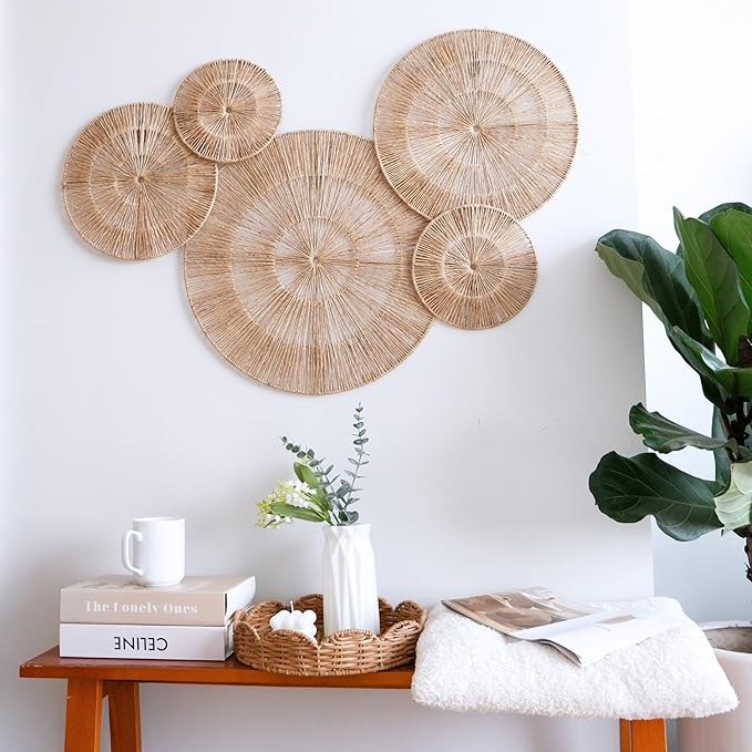 CHI AN HOME 18 Inch Boho Wall Decor – Set of 5 Woven Jute Wall Baskets, Boho Wall Art & Decorative Basket Set, Farmhouse Wall Hanging, Handwoven Wall Plates for Living Room, Bedroom – 18", 14", 11", 8", 7"