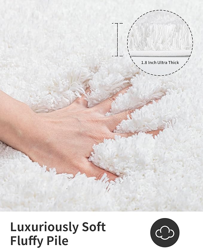 ILANGO White Christmas Bathroom Rugs 24" × 17" Non Slip & Super Absorbent Extra Thick Soft, Washable Bath Mat for Floor, Non Shedding Microfiber Plush Shaggy Bath Rug for Bathtub Shower Room Sink