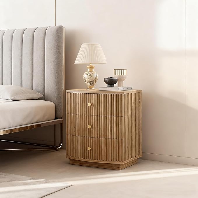 Grooved Wood End Table with 3 Drawers, Curved Edge Storage Side Table, Three Drawer Nightstand Compact Sofa Bedside Table for Bedroom, Living Room and Small Spaces, Natural