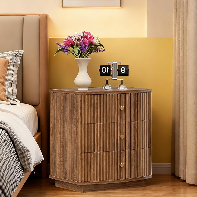 Grooved Wood End Table with 3 Drawers, Curved Edge Storage Side Table, Three Drawer Nightstand Compact Sofa Bedside Table for Bedroom, Living Room and Small Spaces, Walnut