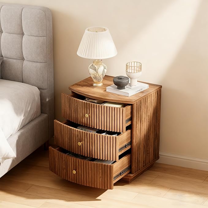Grooved Wood End Table with 3 Drawers, Curved Edge Storage Side Table, Three Drawer Nightstand Compact Sofa Bedside Table for Bedroom, Living Room and Small Spaces, Walnut